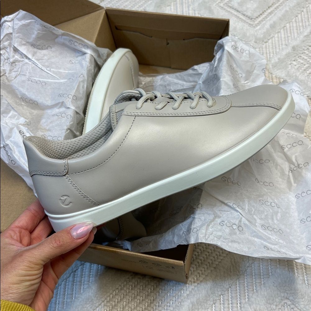 ECCO - Leather  Sneaker